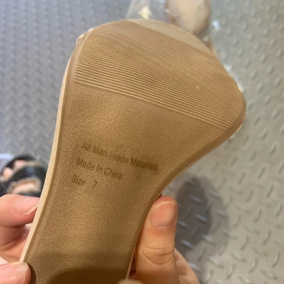 Tan tassel heels Nwt open toe fringe boho fall party boho classic - Picture 4 of 4